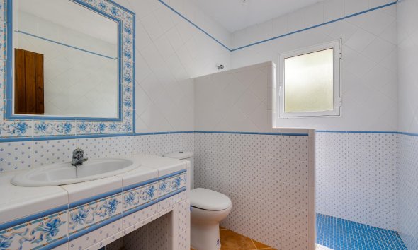 Resale - Villa - San Miguel de Salinas - Ciudad de las comunicaciones