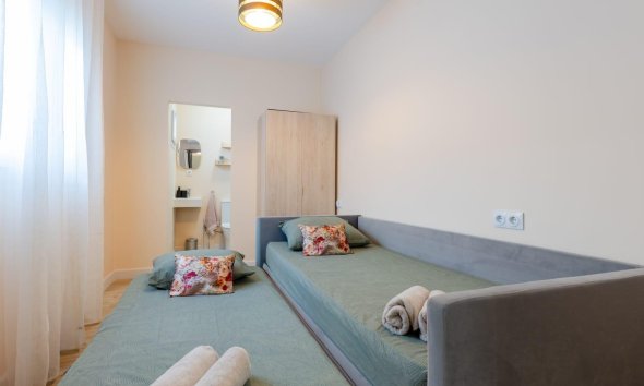 Resale - Bungalow - Torrevieja - Centro - Muelle Pesquero