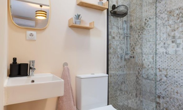 Resale - Bungalow - Torrevieja - Centro - Muelle Pesquero
