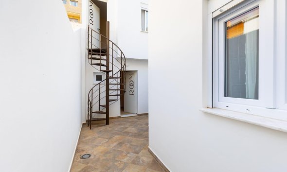 Resale - Bungalow - Torrevieja - Centro - Muelle Pesquero