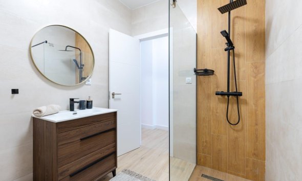 Resale - Bungalow - Torrevieja - Centro - Muelle Pesquero