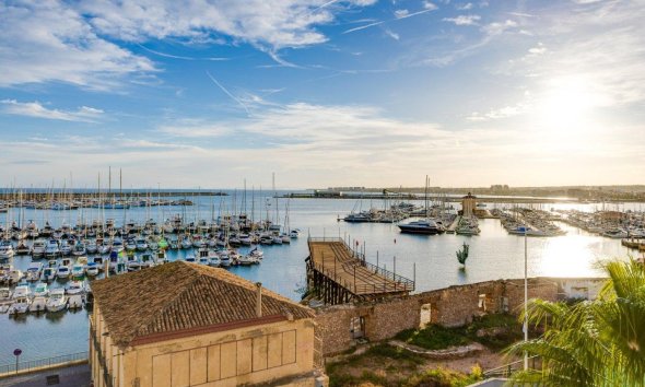 Resale - Bungalow - Torrevieja - Centro - Muelle Pesquero