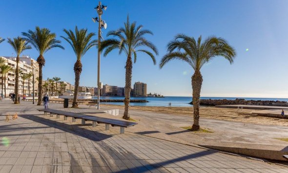 Resale - Bungalow - Torrevieja - Centro - Muelle Pesquero