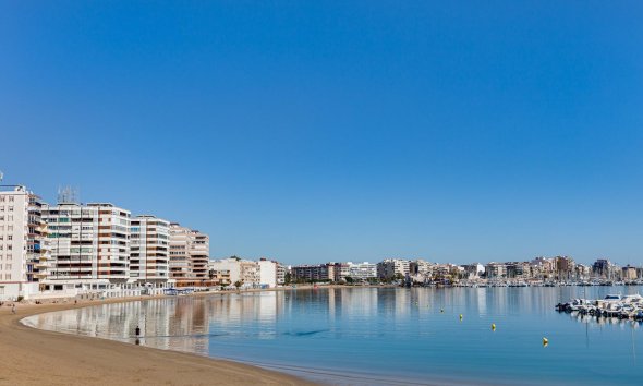 Resale - Bungalow - Torrevieja - Centro - Muelle Pesquero