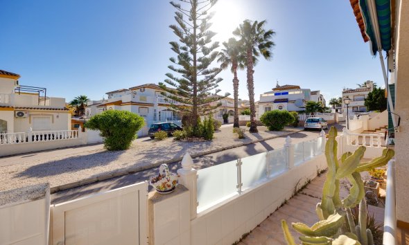Resale - Terraced house / Townhouse - Orihuela Costa - Los Dolses