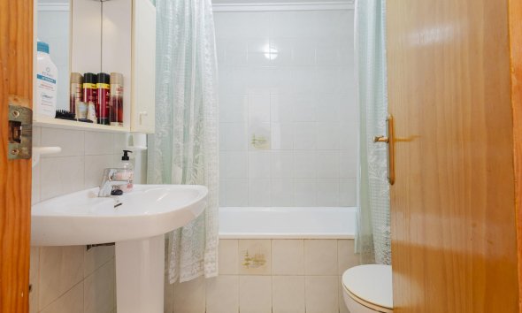 Resale - Apartment - Torrevieja - Playa del Acequión