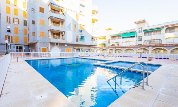 Resale - Apartment - Torrevieja - Playa del Acequión