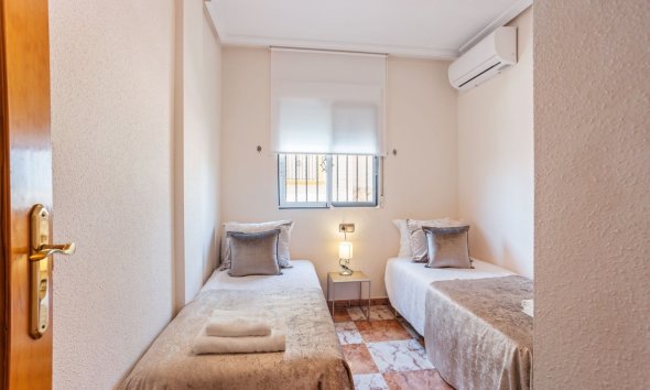 Resale - Villa - Orihuela Costa - La Regia
