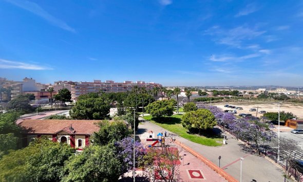 Resale - Apartment - Torrevieja - Acequion