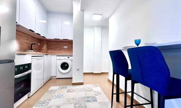 Resale - Apartment - Torrevieja - Acequion