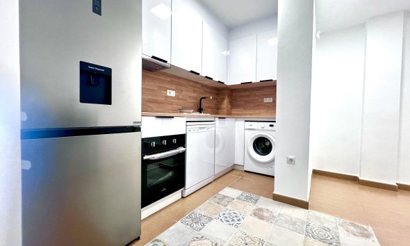 Resale - Apartment - Torrevieja - Acequion