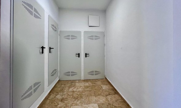 Resale - Apartment - Torrevieja - Acequion