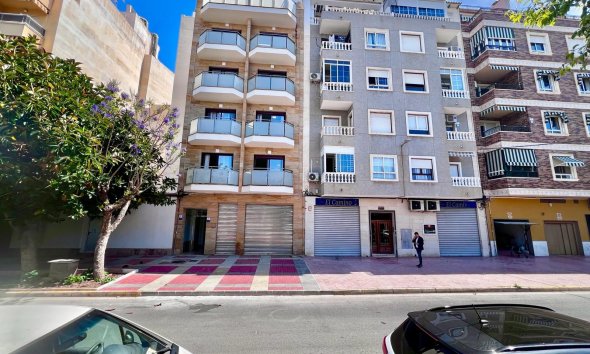 Resale - Apartment - Torrevieja - Acequion