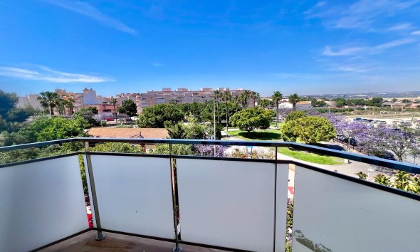 Resale - Apartment - Torrevieja - Acequion