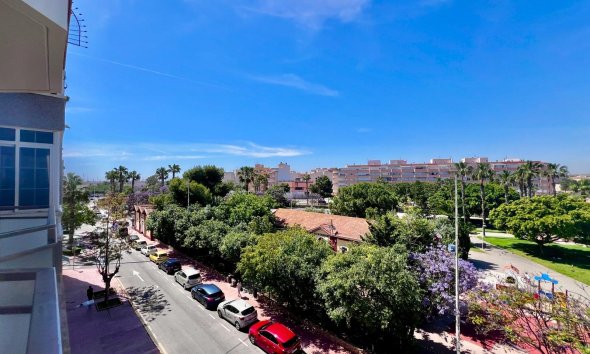 Resale - Apartment - Torrevieja - Acequion