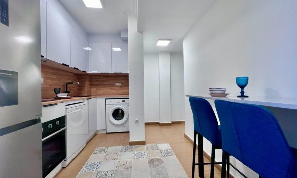 Resale - Apartment - Torrevieja - Acequion