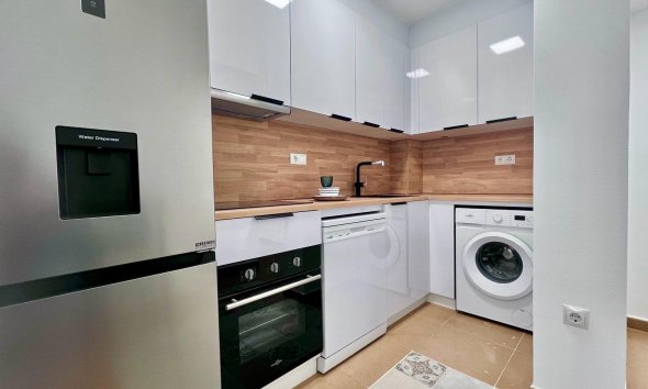 Resale - Apartment - Torrevieja - Acequion