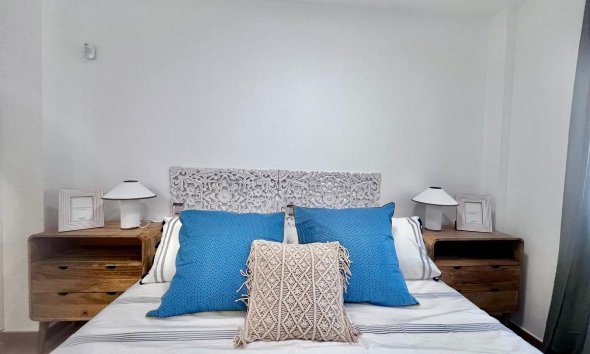 Resale - Apartment - Torrevieja - Acequion