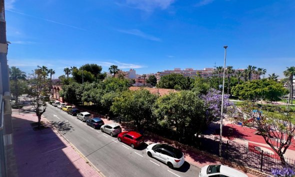 Resale - Apartment - Torrevieja - Acequion