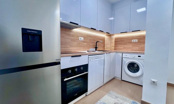 Resale - Apartment - Torrevieja - Acequion