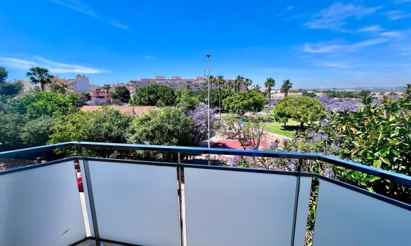 Resale - Apartment - Torrevieja - Acequion