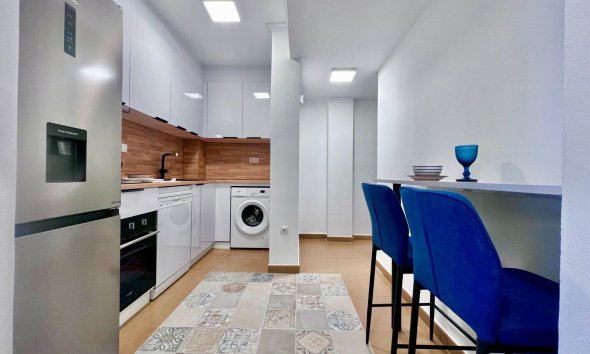 Resale - Apartment - Torrevieja - Acequion