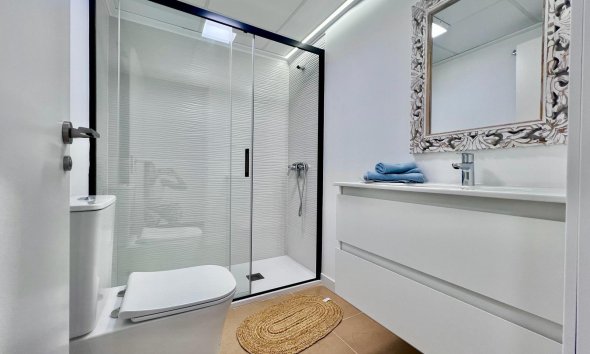 Resale - Apartment - Torrevieja - Acequion