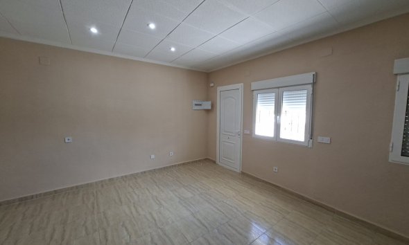 Resale - Terraced house / Townhouse - La Marina - La Marina - Urbanization