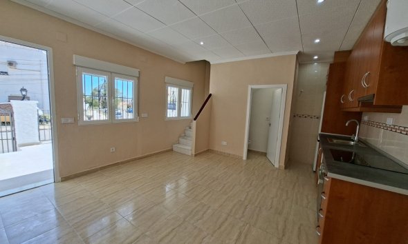 Resale - Terraced house / Townhouse - La Marina - La Marina - Urbanization