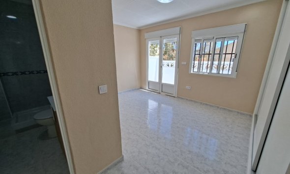 Resale - Terraced house / Townhouse - La Marina - La Marina - Urbanization