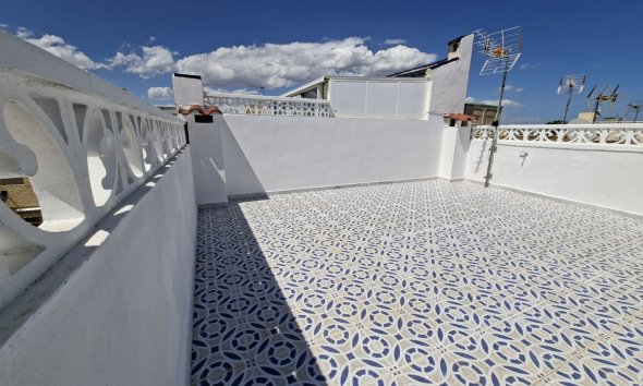 Resale - Terraced house / Townhouse - La Marina - La Marina - Urbanization