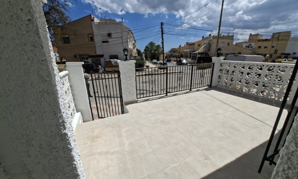 Resale - Terraced house / Townhouse - La Marina - La Marina - Urbanization
