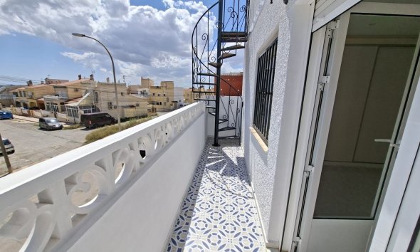 Resale - Terraced house / Townhouse - La Marina - La Marina - Urbanization