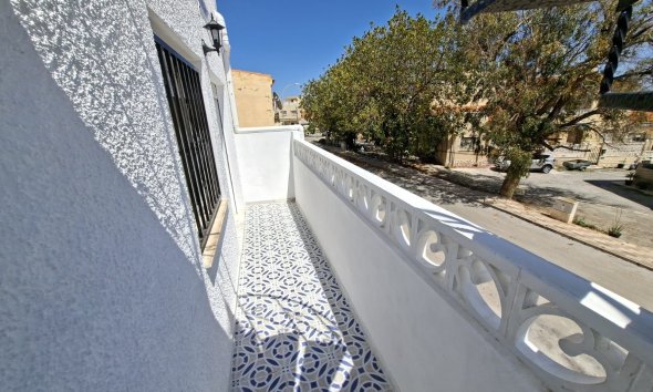 Resale - Terraced house / Townhouse - La Marina - La Marina - Urbanization