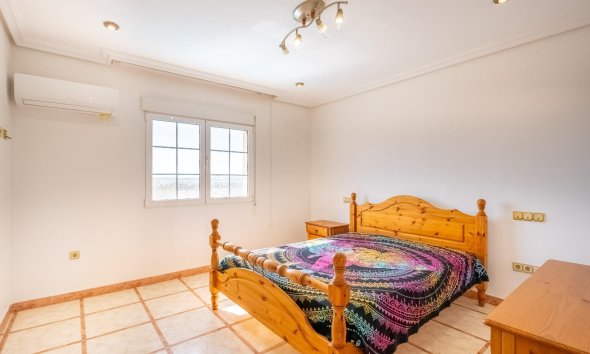 Resale - Villa - Torrevieja - El Chaparral