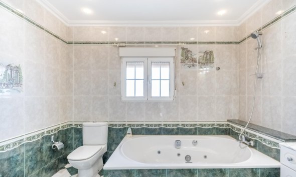 Resale - Villa - Torrevieja - El Chaparral