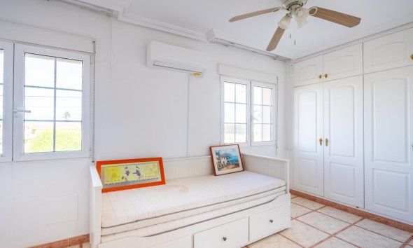 Resale - Villa - Torrevieja - El Chaparral