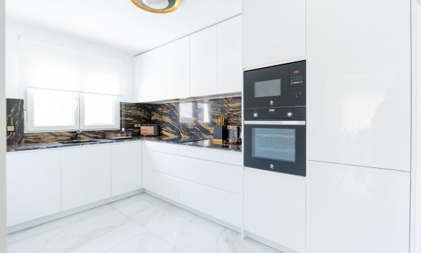 Resale - Terraced house / Townhouse - Torrevieja - Punta Prima