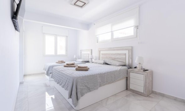 Resale - Terraced house / Townhouse - Torrevieja - Punta Prima