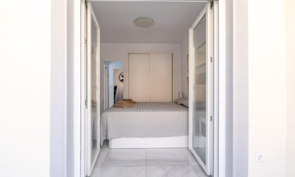 Resale - Terraced house / Townhouse - Torrevieja - Punta Prima