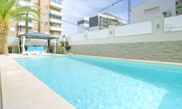 Resale - Terraced house / Townhouse - Torrevieja - Punta Prima