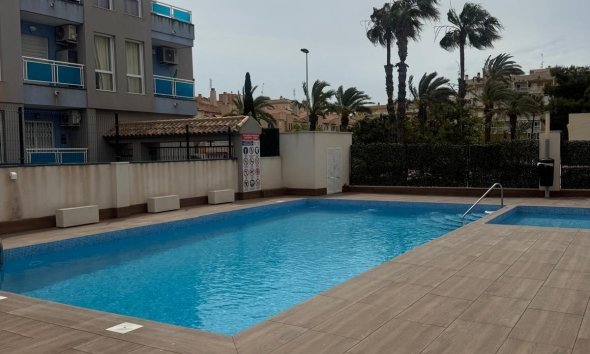 Resale - Apartment - Torrevieja - Playa del cura