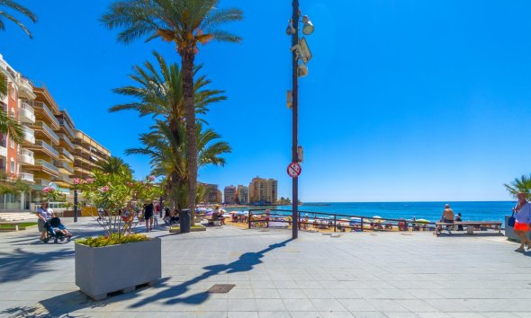 Resale - Apartment - Torrevieja - Playa del cura
