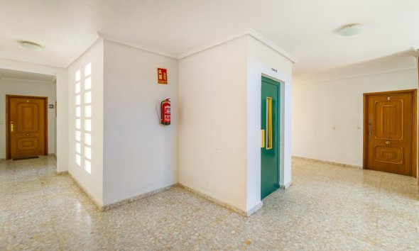 Resale - Apartment - Torrevieja - Playa del cura