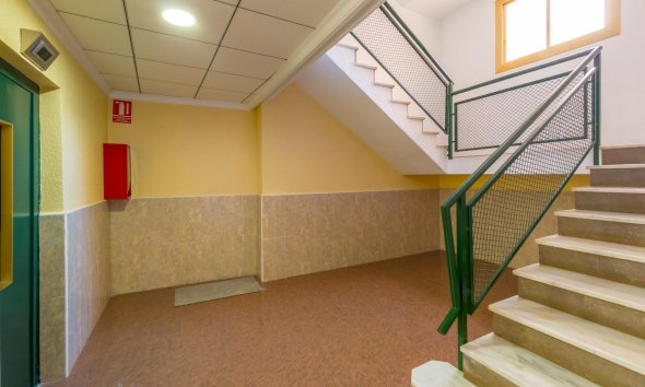 Resale - Apartment - Torrevieja - Playa del cura