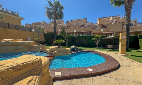 Resale - Bungalow - Orihuela Costa - Villamartín