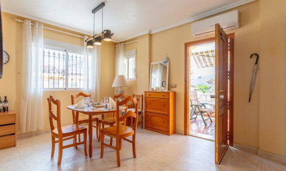 Resale - Terraced house / Townhouse - Orihuela Costa - La Zenia