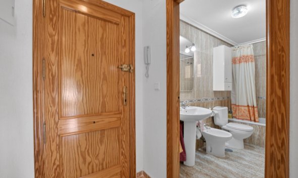 Resale - Apartment - Torrevieja - Playa de los locos