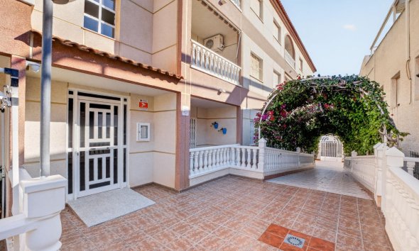Resale - Apartment - Torrevieja - Playa de los locos