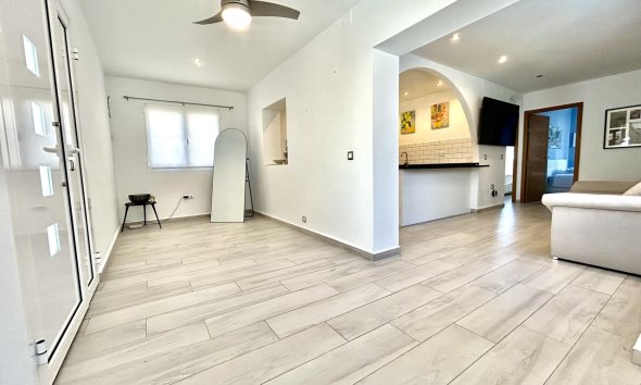 Resale - Villa - Orihuela Costa - Villamartín